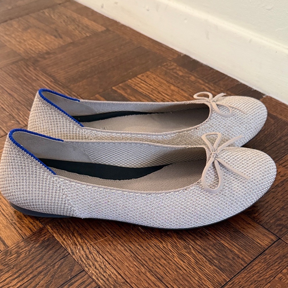 Rothys The Ballet Flat Platinum Metallic size 8 - Picture 2 of 6